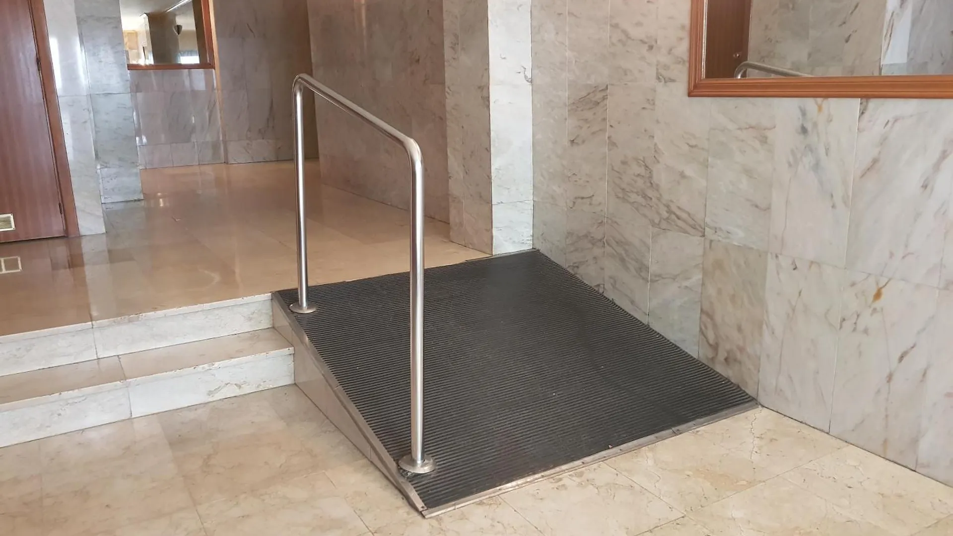 Piso Centro Torremolinos公寓 0*, 托雷莫利诺斯